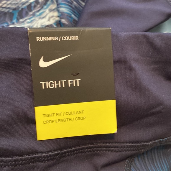 Nike Cropped Leggings - Picture 4 of 6